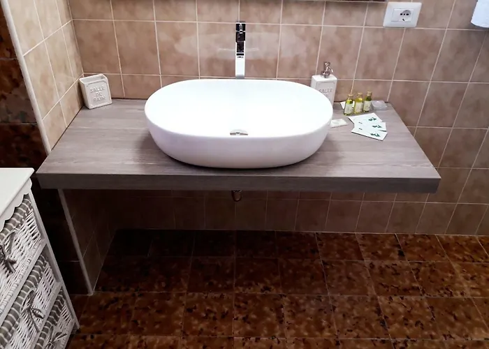 לינה וארוחת בוקר Brezza Marina 3*